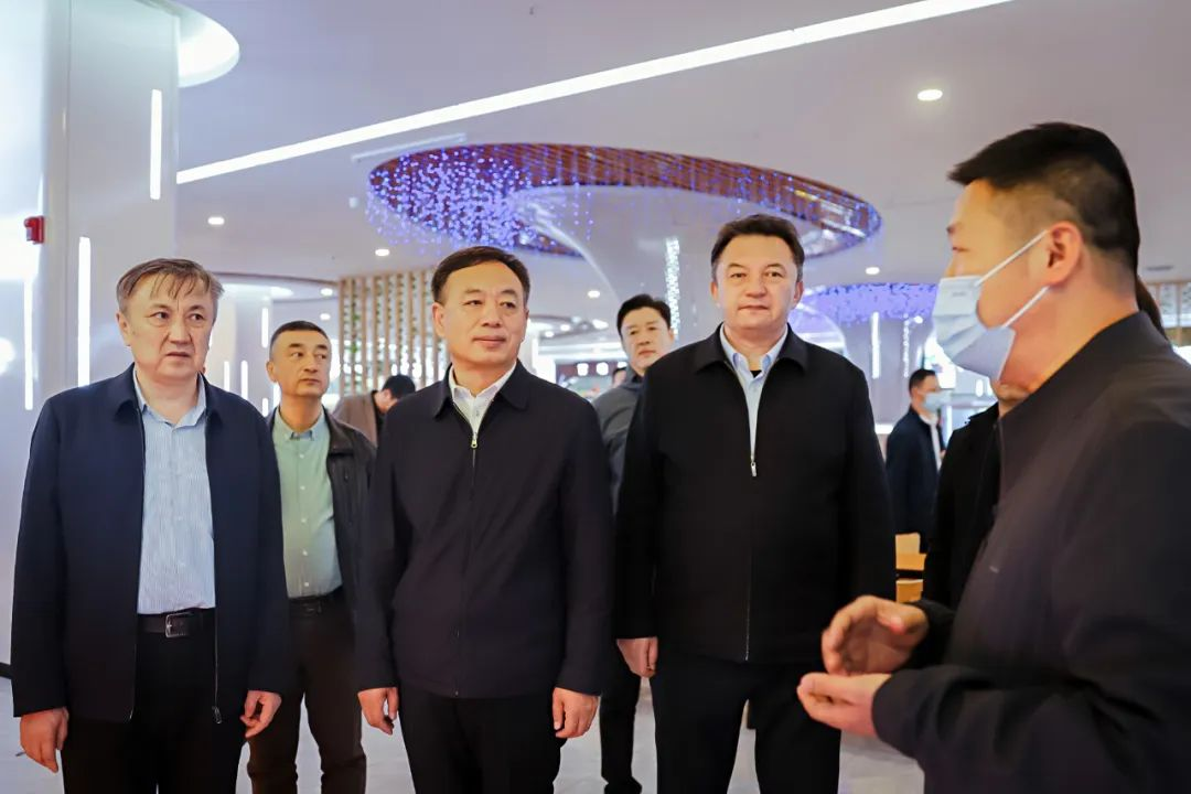 叶尔夏提·吐尔逊拜到伊犁师范大学走访调研_政务动态_伊犁哈萨克自治