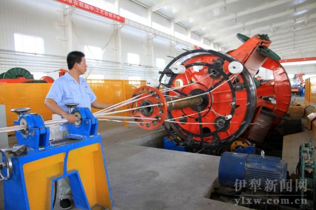 霍尔果斯经济开发区清水河配套产业园区的新疆中超新能源电力科技有限公司生产车间
