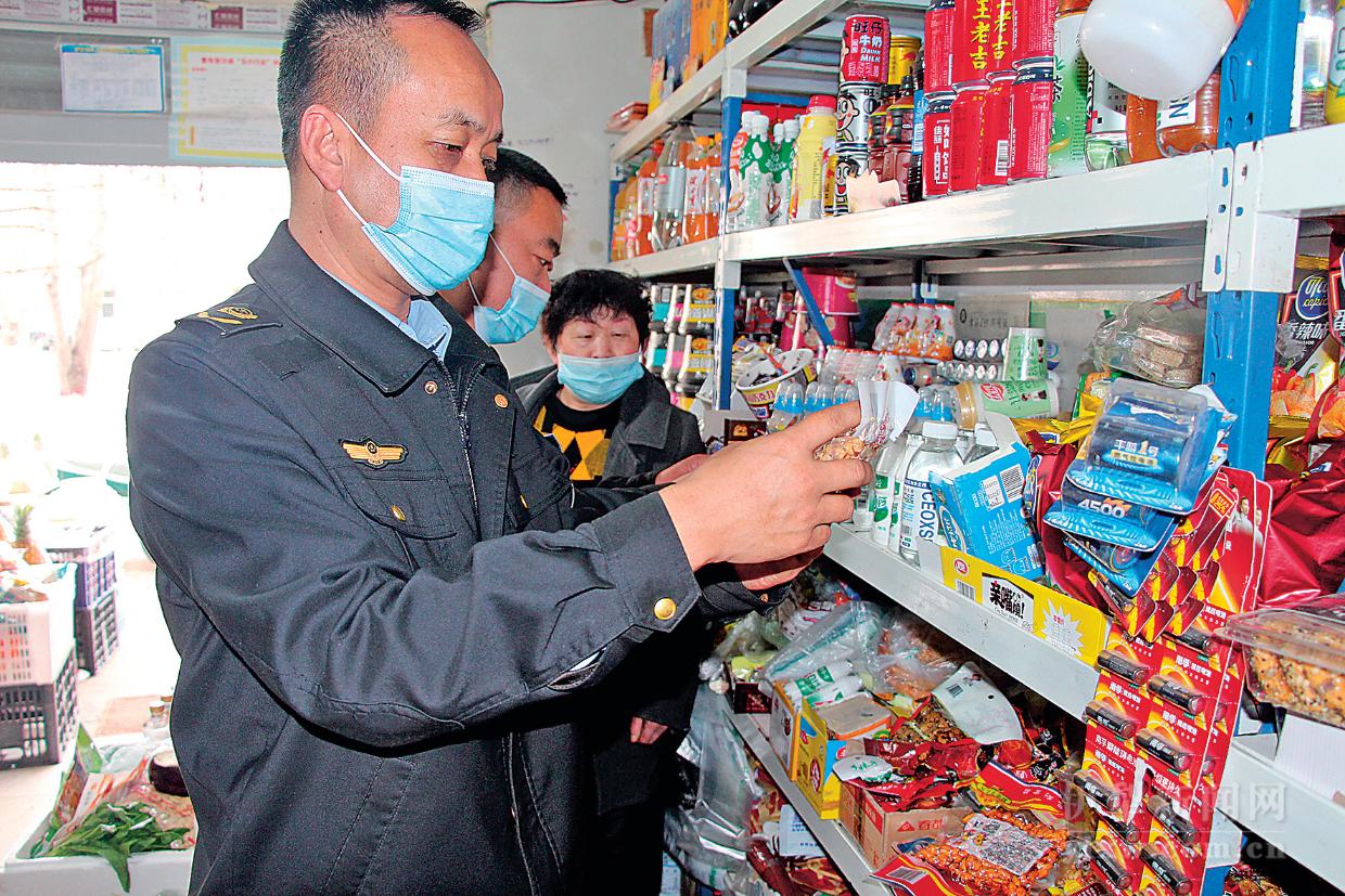 察布查尔县开展校园及周边小商店食品安全专项行动.JPG